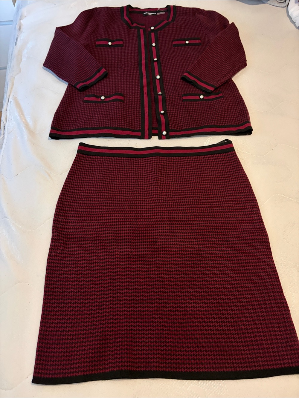 Women’s Burgundy Houndstooth Knit Skirt - Classic Office Wear